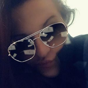 Meet your Posher, Crystal